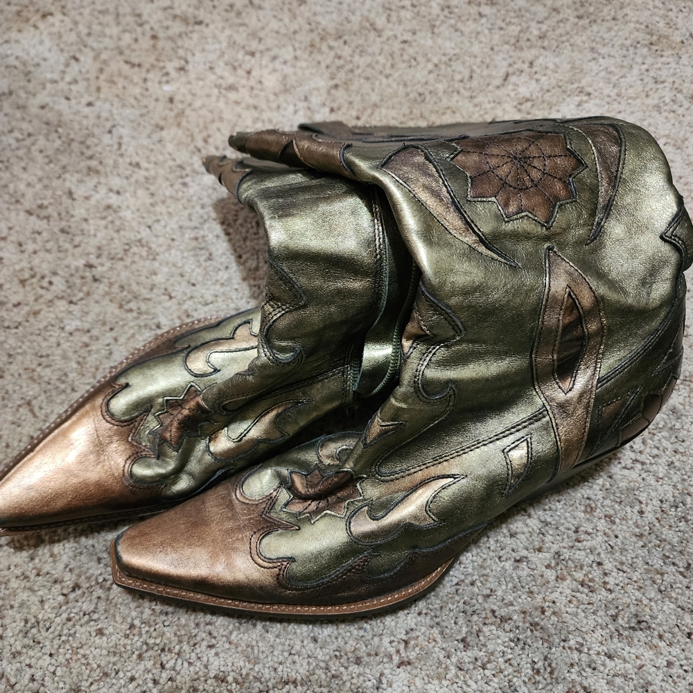 BCBG boots
